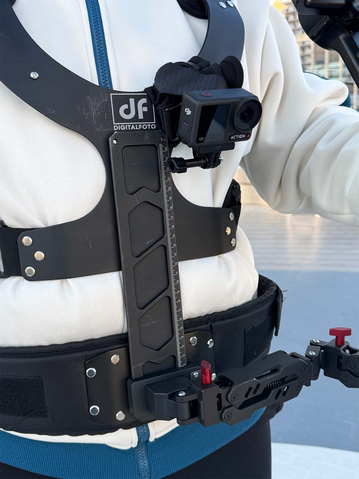 DIGITALFOTO THANOS vest with DJI Osmo Action 4